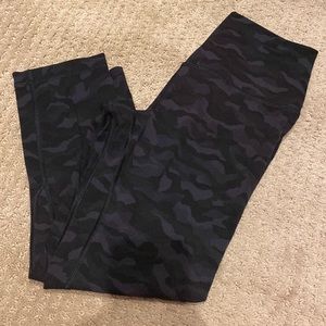 Lululemon black Camo align leggings 21”